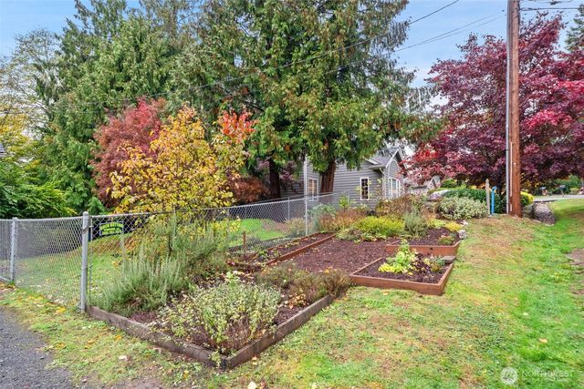 22085 Seavista Drive NE, Poulsbo, WA 98370