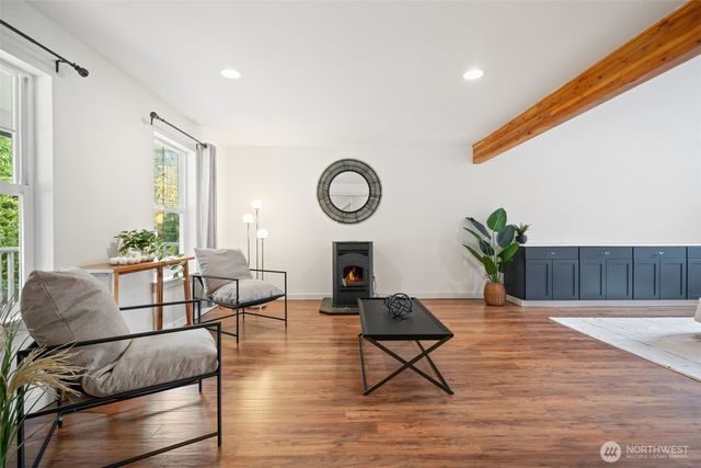 22085 Seavista Drive NE, Poulsbo, WA 98370