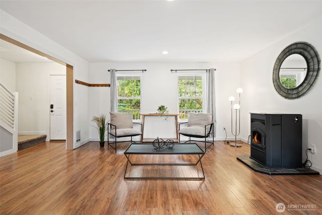 22085 Seavista Drive NE, Poulsbo, WA 98370