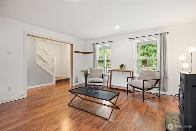 22085 Seavista Drive NE, Poulsbo, WA 98370