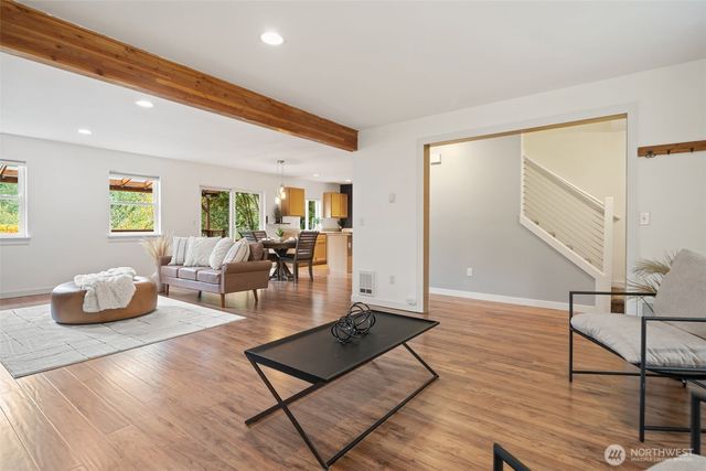 22085 Seavista Drive NE, Poulsbo, WA 98370