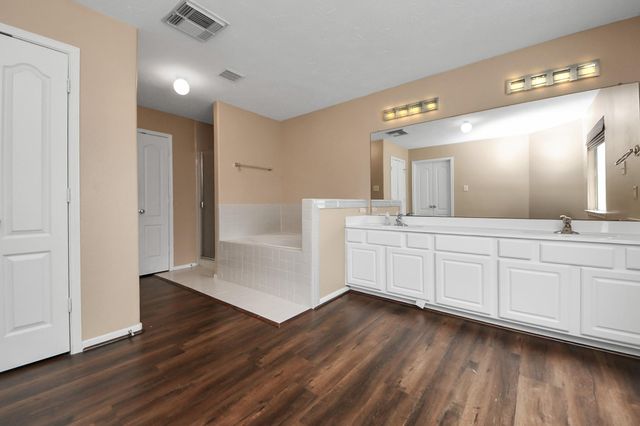 5922 Hollister Cole, Houston, TX 77040