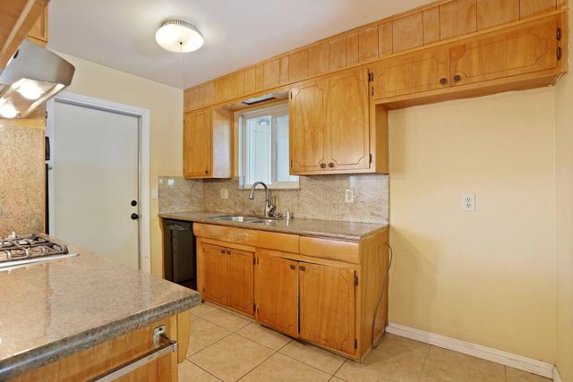 8348 Edgefield Way, Stockton, CA 95209