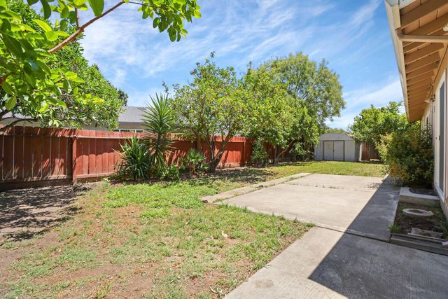 8348 Edgefield Way, Stockton, CA 95209