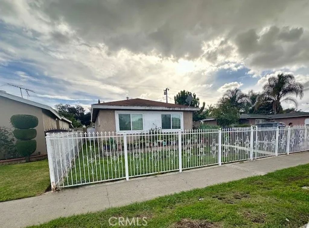 1626 W Mcfadden, Santa Ana, CA 92704