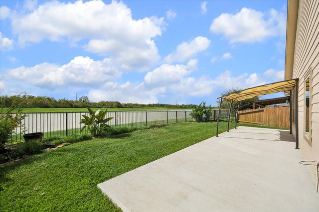 429 Lake Line Drive, Alvin, TX 77511