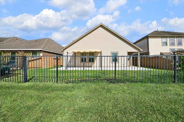 429 Lake Line Drive, Alvin, TX 77511