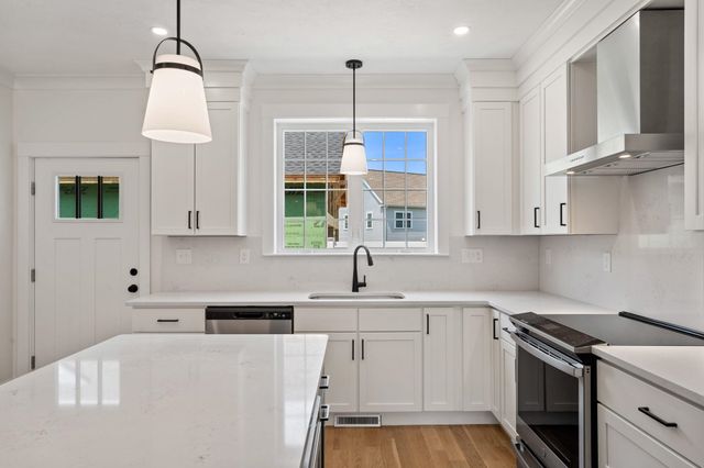 67 Groton Road, Nashua, NH 03062