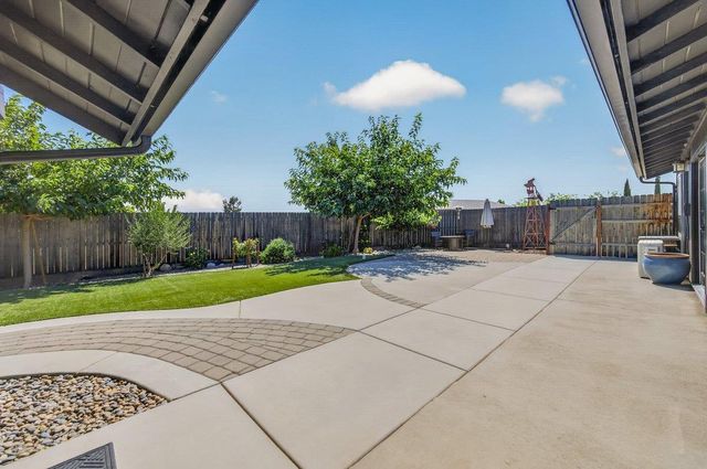 16935 Karen Road, Madera, CA 93636