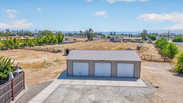 16935 Karen Road, Madera, CA 93636