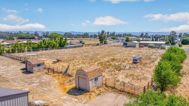16935 Karen Road, Madera, CA 93636