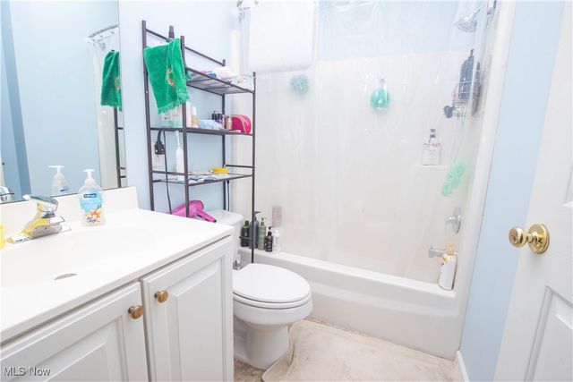 1138 Ledgestone Drive, Wadsworth, OH 44281