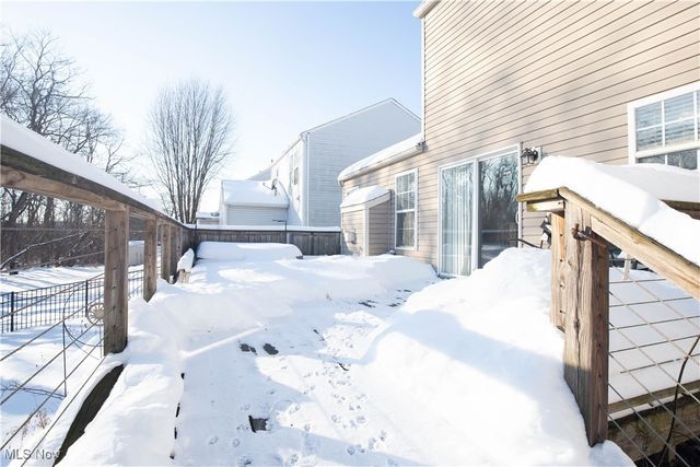 1138 Ledgestone Drive, Wadsworth, OH 44281