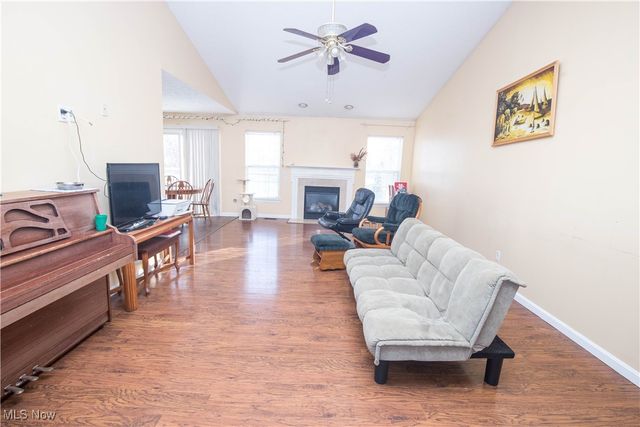 1138 Ledgestone Drive, Wadsworth, OH 44281