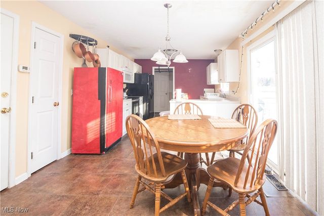 1138 Ledgestone Drive, Wadsworth, OH 44281