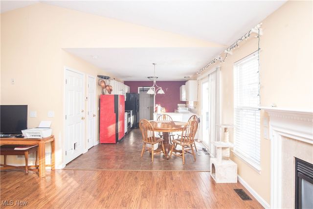 1138 Ledgestone Drive, Wadsworth, OH 44281