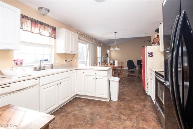 1138 Ledgestone Drive, Wadsworth, OH 44281