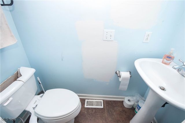 1138 Ledgestone Drive, Wadsworth, OH 44281