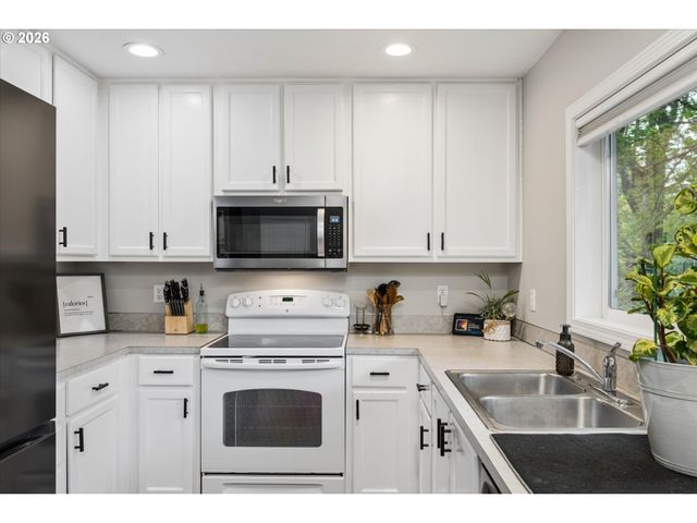 2615 MIMI St, Eugene, OR 97404