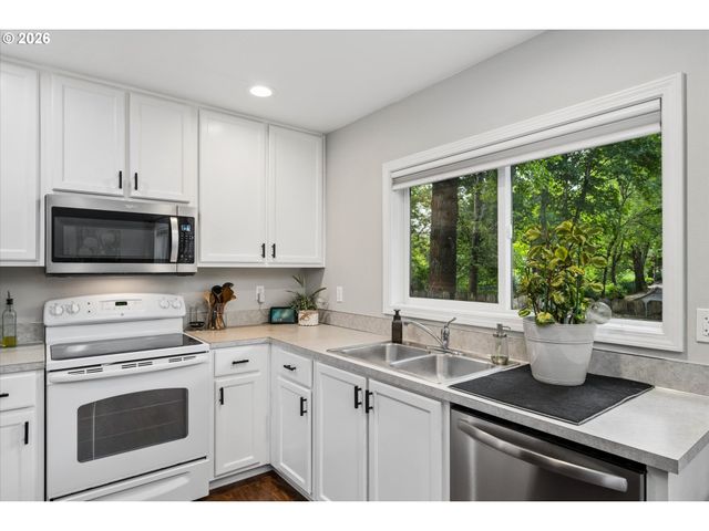 2615 MIMI St, Eugene, OR 97404