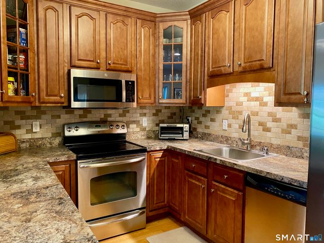 71 Gianna Drive 71, Manchester, CT 06040