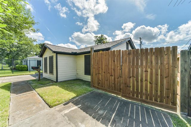 1206 Layton Street, Baytown, TX 77520