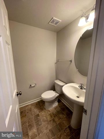 200 NORLAND KNOLL DR, Stephenson, VA 22656