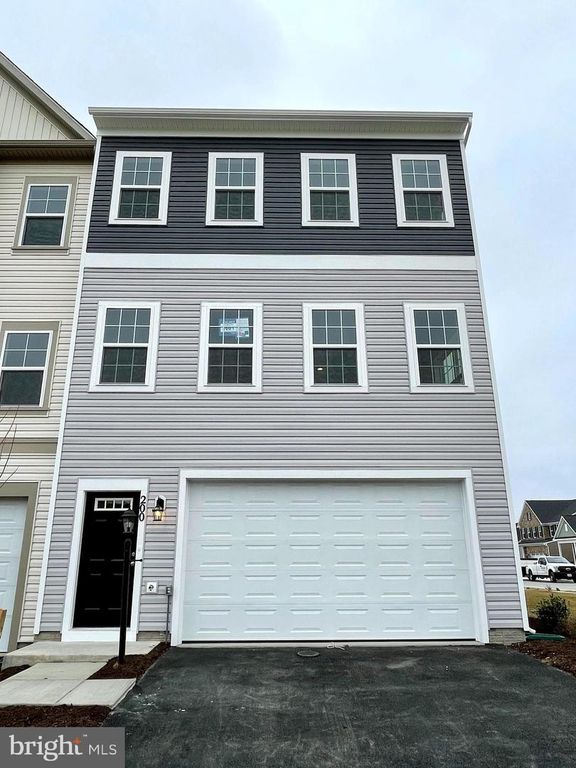 200 NORLAND KNOLL DR, Stephenson, VA 22656