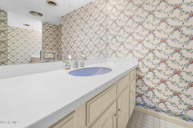 4343 W Bancroft Street, Apt 4g, Ottawa Hills, OH 43615