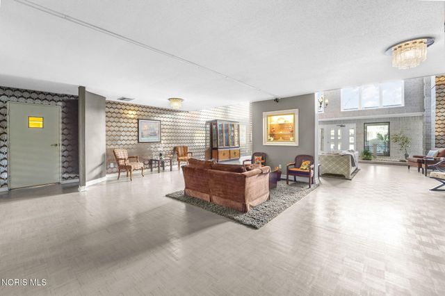4343 W Bancroft Street, Apt 4g, Ottawa Hills, OH 43615