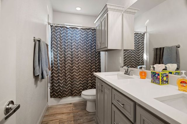 519 Stone Creek Dr, Coahoma, TX 79511