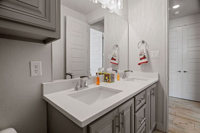 519 Stone Creek Dr, Coahoma, TX 79511