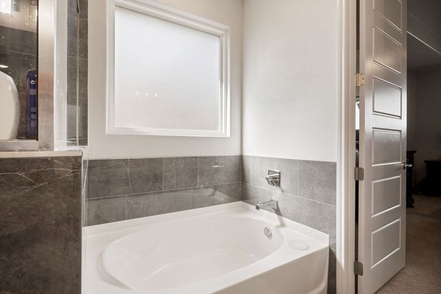 519 Stone Creek Dr, Coahoma, TX 79511