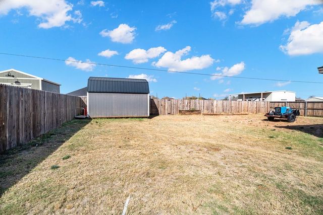 519 Stone Creek Dr, Coahoma, TX 79511