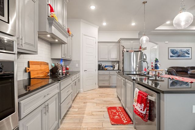 519 Stone Creek Dr, Coahoma, TX 79511