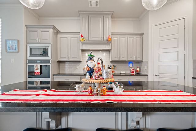 519 Stone Creek Dr, Coahoma, TX 79511