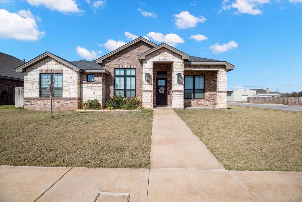 519 Stone Creek Dr, Coahoma, TX 79511