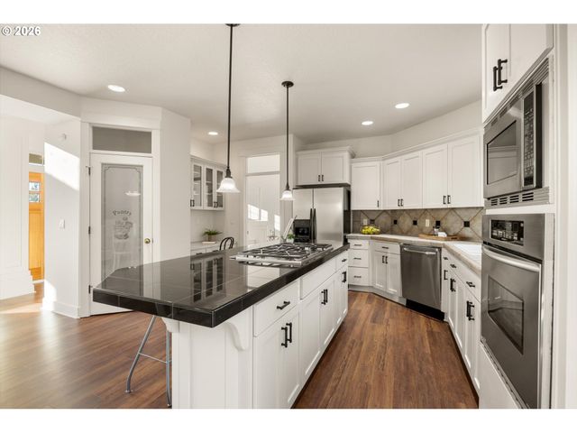 10248 Se NICOLE Loop, Happy Valley, OR 97086