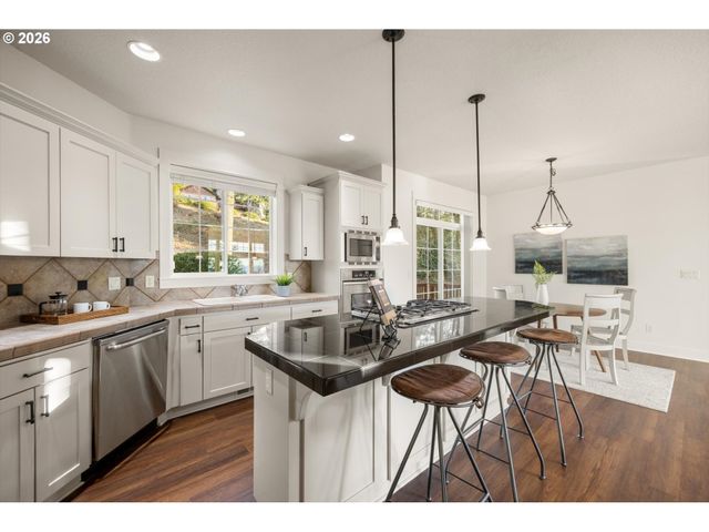 10248 Se NICOLE Loop, Happy Valley, OR 97086