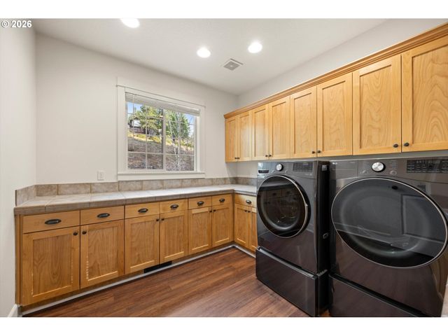 10248 Se NICOLE Loop, Happy Valley, OR 97086