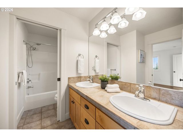 10248 Se NICOLE Loop, Happy Valley, OR 97086