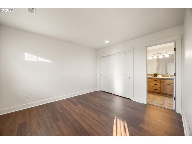 10248 Se NICOLE Loop, Happy Valley, OR 97086