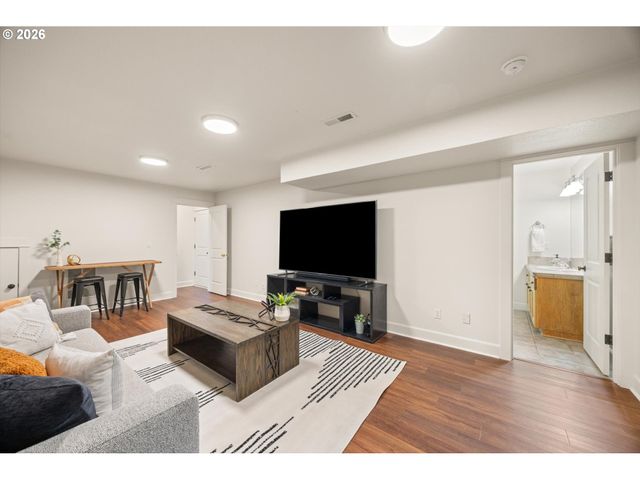 10248 Se NICOLE Loop, Happy Valley, OR 97086