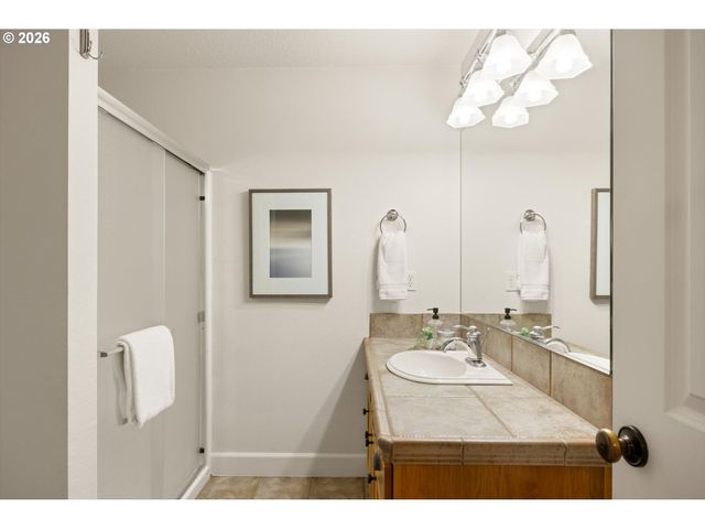 10248 Se NICOLE Loop, Happy Valley, OR 97086