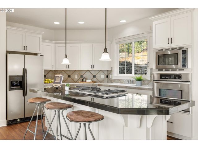 10248 Se NICOLE Loop, Happy Valley, OR 97086