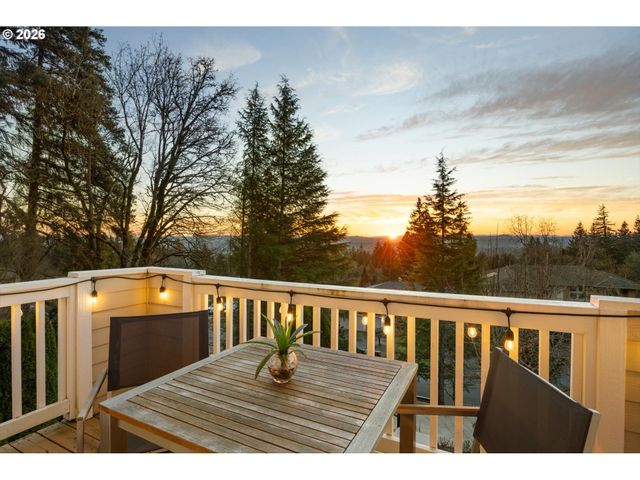 10248 Se NICOLE Loop, Happy Valley, OR 97086