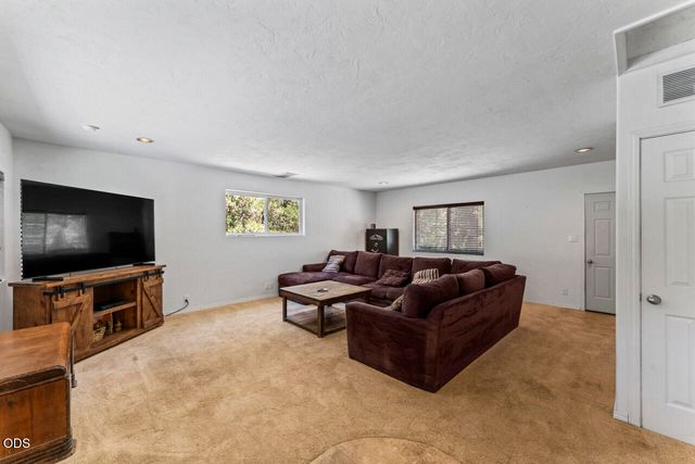 235 Larkin Road, Grants Pass, OR 97527