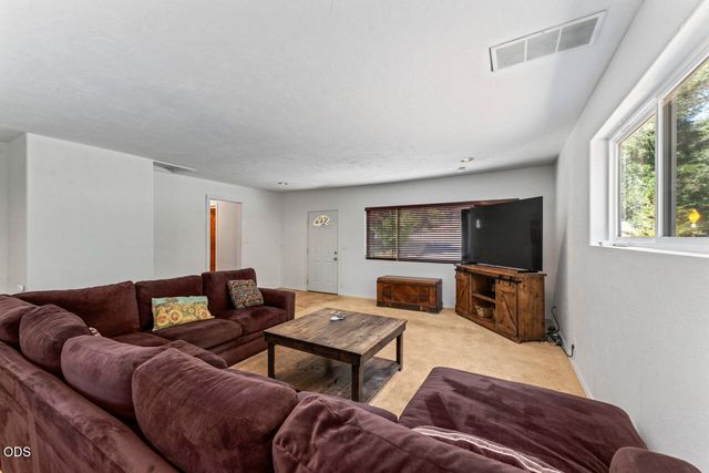 235 Larkin Road, Grants Pass, OR 97527