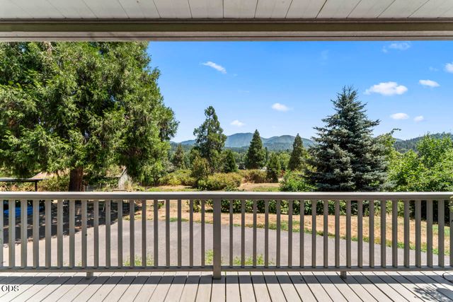 235 Larkin Road, Grants Pass, OR 97527