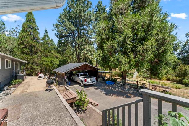 235 Larkin Road, Grants Pass, OR 97527